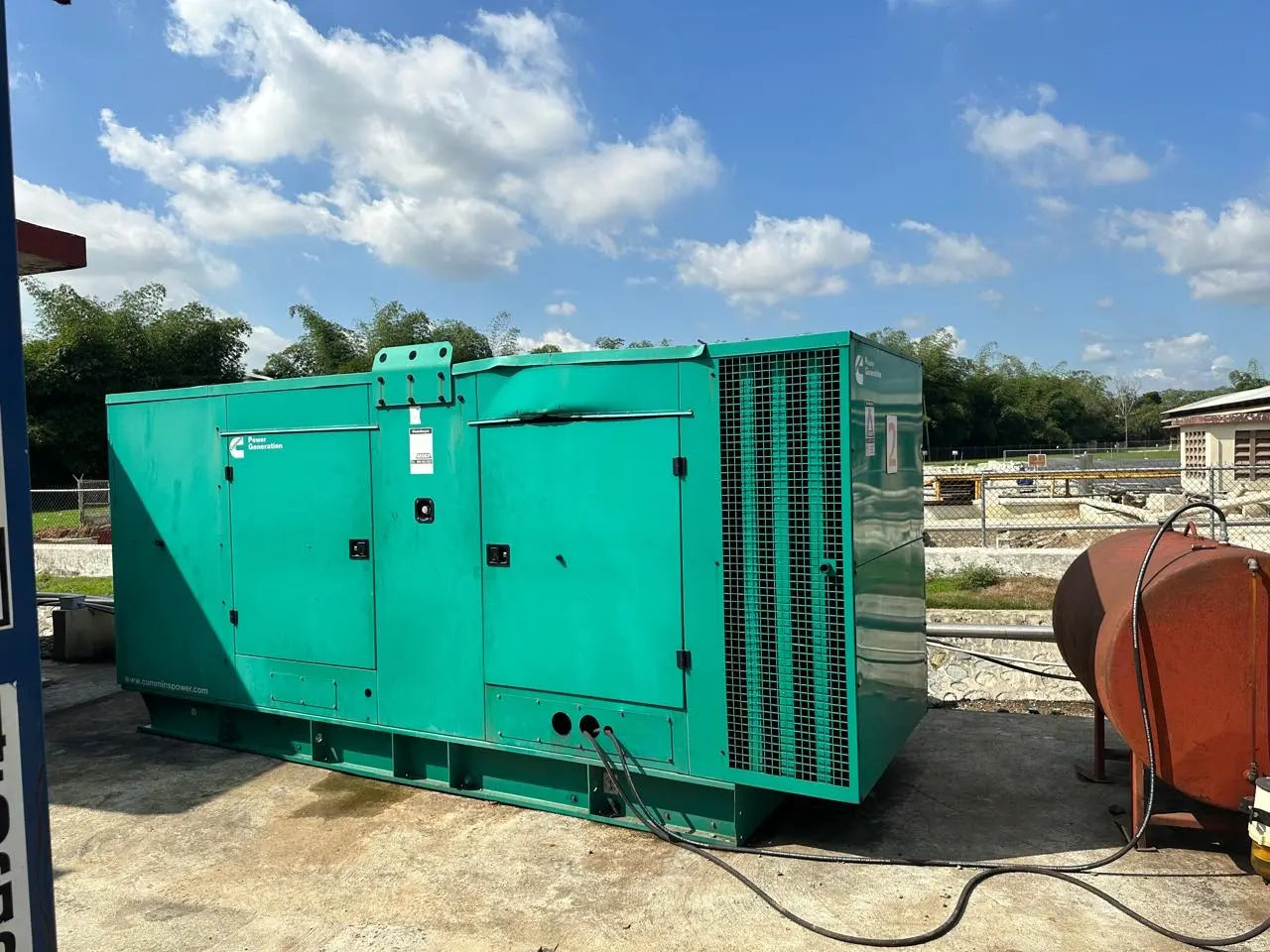 Planta eléctrica de respaldo instalada